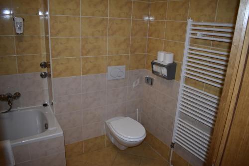 Aparthotel Snjezna Kraljica in มักซิมีร์ Aparthotel Snjezna Kraljica in มักซิมีร์