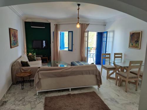 Comfy appartement with two bed rooms and sea view in La Marsa Comfy appartement with two bed rooms and sea view in La Marsa