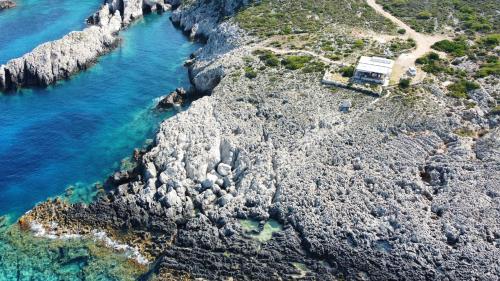 White Rock Cave Villa by "elite" in Arkoudi White Rock Cave Villa by "elite" in Arkoudi