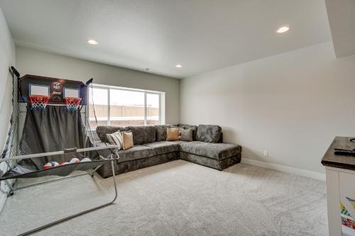 Family-Friendly Townhome about 2 Mi to Windsor Lake! in Windsor (CO) Family-Friendly Townhome about 2 Mi to Windsor Lake! in Windsor (CO)