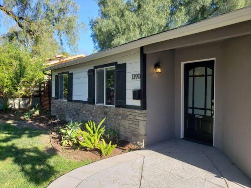 Bouganvilla 4-bedroom, 2-baths, single family house in 千橡 Bouganvilla 4-bedroom, 2-baths, single family house in 千橡