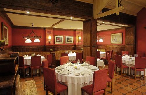 레스토랑, 호텔 포사다 로스 알라모스 (Hotel Posada Los Alamos) in 엘 칼라파테 레스토랑, 호텔 포사다 로스 알라모스 (Hotel Posada Los Alamos) in 엘 칼라파테