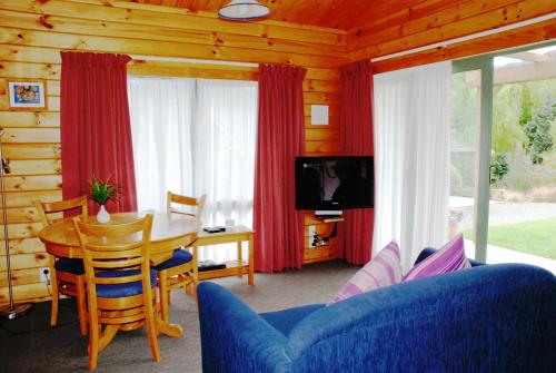 小木屋汽车旅馆 (The Chalets Motel) in 汉默温泉 小木屋汽车旅馆 (The Chalets Motel) in 汉默温泉
