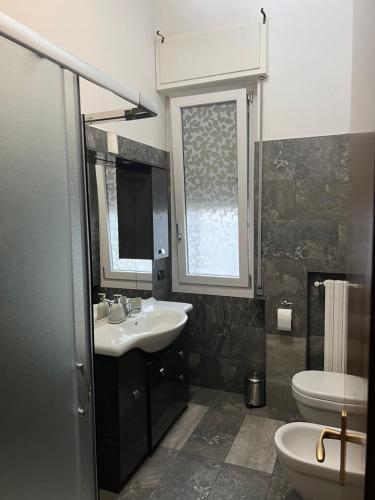 Bathroom, Rho Fiera Apartment in Cornaredo Bathroom, Rho Fiera Apartment in Cornaredo