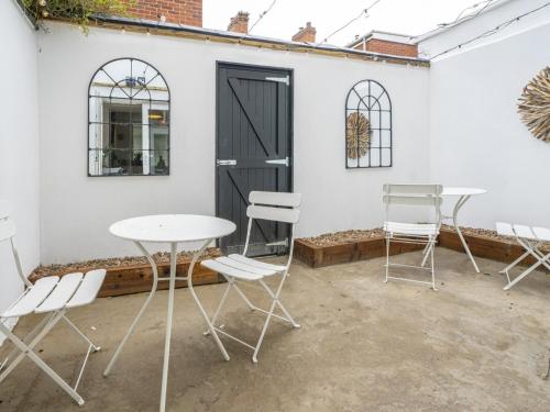 Létesítmények, Pass the Keys Rathcool Gorgeous Terrace with Outdoor Living Cafes and Bars in Balmoral Létesítmények, Pass the Keys Rathcool Gorgeous Terrace with Outdoor Living Cafes and Bars in Balmoral