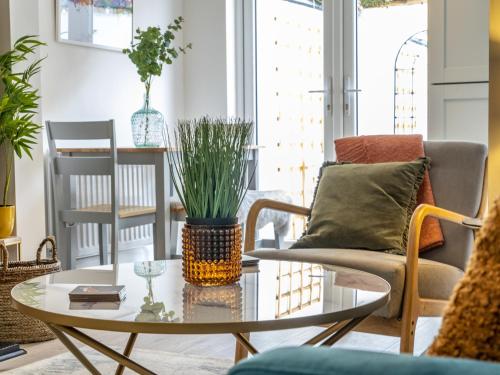 Létesítmények, Pass the Keys Rathcool Gorgeous Terrace with Outdoor Living Cafes and Bars in Balmoral Létesítmények, Pass the Keys Rathcool Gorgeous Terrace with Outdoor Living Cafes and Bars in Balmoral