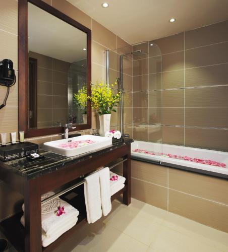 Athena Hotel near Benh Vien Trung Vuong Athena Hotel near Benh Vien Trung Vuong