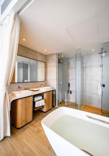 Bathroom, Anya Premier Beachfront Hotel Quy Nhon in Quy Nhon (Binh Dinh) Bathroom, Anya Premier Beachfront Hotel Quy Nhon in Quy Nhon (Binh Dinh)