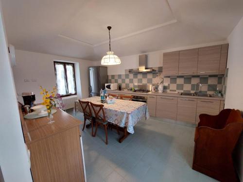 Casa Sassello - Appartamento Menta in Dumenza Casa Sassello - Appartamento Menta in Dumenza