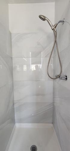 Bathroom, Cozy 1 bedroom, 1 min from Irving Park Blue line, free parking in Ravenswood Gardens Bathroom, Cozy 1 bedroom, 1 min from Irving Park Blue line, free parking in Ravenswood Gardens
