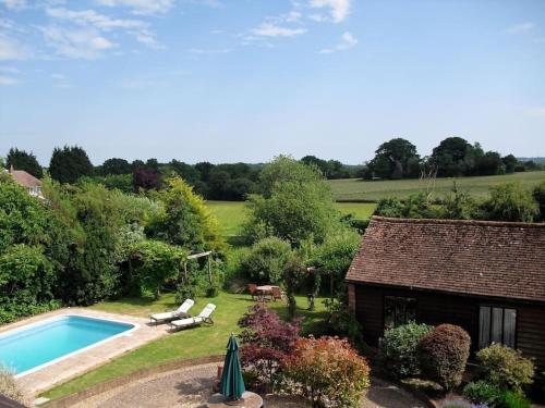 Countryside cottage with pool in High Halden Countryside cottage with pool in High Halden