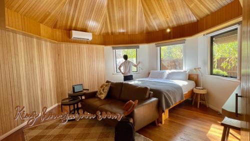 Grape Juice Retreat Rustic romantic gateway 5mins to beaches & town in Margaret River Grape Juice Retreat Rustic romantic gateway 5mins to beaches & town in Margaret River