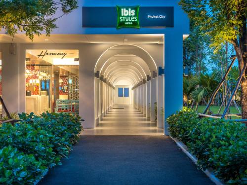 Entrance, Ibis Styles Phuket City in Phuket Town Entrance, Ibis Styles Phuket City in Phuket Town