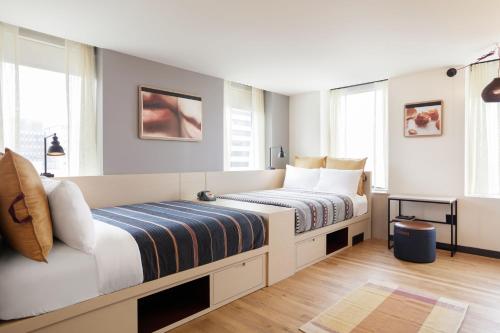 Moxy Richmond Downtown near วาเลนไทน์ ริเวอร์ไซด์ Moxy Richmond Downtown near วาเลนไทน์ ริเวอร์ไซด์