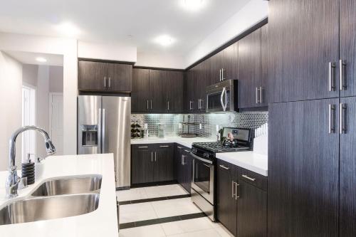Kitchen, NEW! PGA West (Signature!) walk to Stadium Course! in La Quinta (CA) Kitchen, NEW! PGA West (Signature!) walk to Stadium Course! in La Quinta (CA)