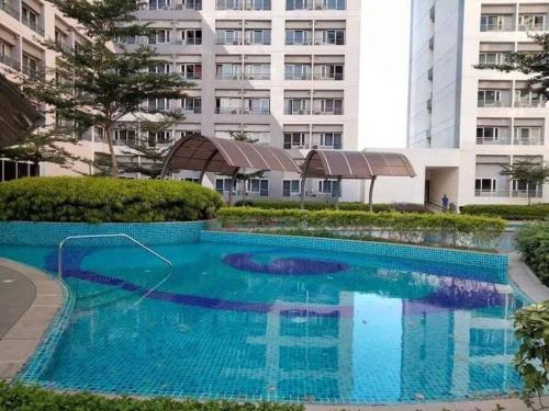 Studio with WiFi, Pool, & Netflix near BGC, Taguig near Taguig City Hall Studio with WiFi, Pool, & Netflix near BGC, Taguig near Taguig City Hall