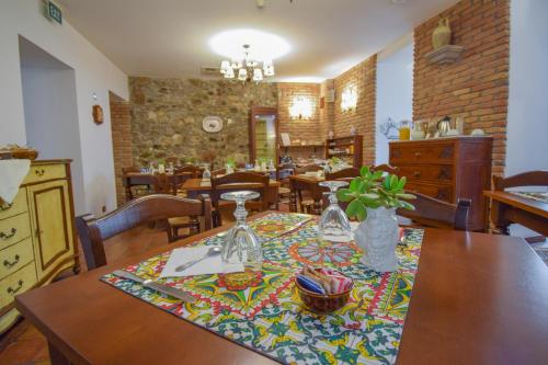 餐飲選擇, 拉普露米麗雅酒店 (Hotel La Plumeria) in 切法盧 餐飲選擇, 拉普露米麗雅酒店 (Hotel La Plumeria) in 切法盧