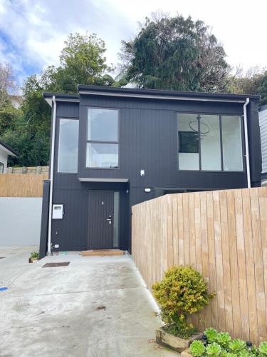 NO PARTY ALLOWED, Entire Brand New 3 bedroom townhouse, free unlimited fibre wifi and free parking in North Wellington NO PARTY ALLOWED, Entire Brand New 3 bedroom townhouse, free unlimited fibre wifi and free parking in North Wellington
