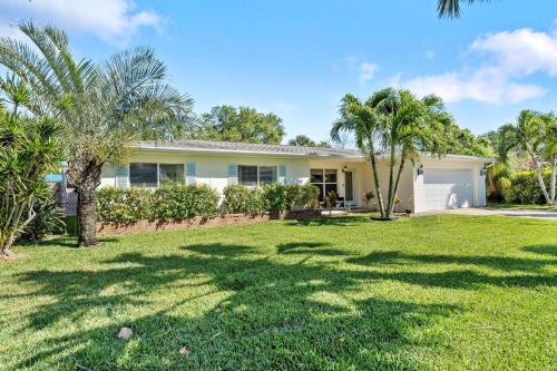 Cocoa Beach Pool Home-3 minutes from the beach in Seacrest Beach Cocoa Beach Pool Home-3 minutes from the beach in Seacrest Beach