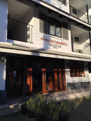 Valentier Cafe and Hotel