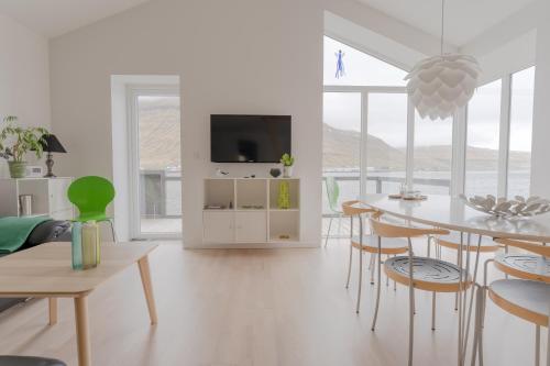 מתקני המלון, Waterfront retreat - 2 BR Boathouse in Hósvík מתקני המלון, Waterfront retreat - 2 BR Boathouse in Hósvík