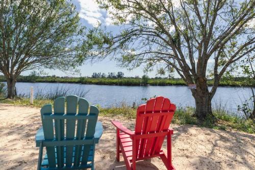 Beautiful Waterfront 1 bedroom #3 in Cleveland (FL) Beautiful Waterfront 1 bedroom #3 in Cleveland (FL)