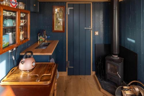 Astronomer Shepherd's hut in Beaminster Astronomer Shepherd's hut in Beaminster