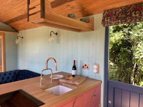Novelist Shepherd's hut in Beaminster Novelist Shepherd's hut in Beaminster