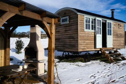 Novelist Shepherd's hut in Beaminster Novelist Shepherd's hut in Beaminster