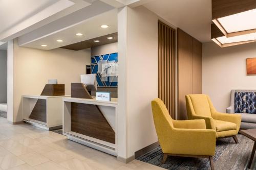 Lobby, Holiday Inn Express East Greenbush - Albany Skyline By IHG in East Greenbush (NY) Lobby, Holiday Inn Express East Greenbush - Albany Skyline By IHG in East Greenbush (NY)