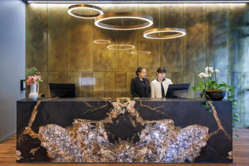 Előcsarnok, Imagine Beach Road near Vector Aréna Előcsarnok, Imagine Beach Road near Vector Aréna