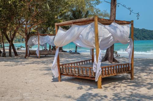 Beach, ISLAND CENTER POINT in Koh Rong Sanloem Beach, ISLAND CENTER POINT in Koh Rong Sanloem