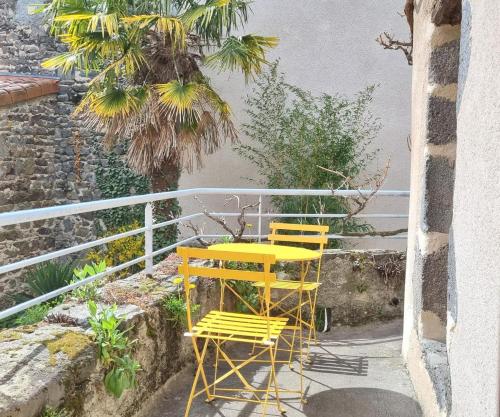 Erkély/terasz, L'Oustalou - WIFI - Jardin - Campagne in Issoire Erkély/terasz, L'Oustalou - WIFI - Jardin - Campagne in Issoire