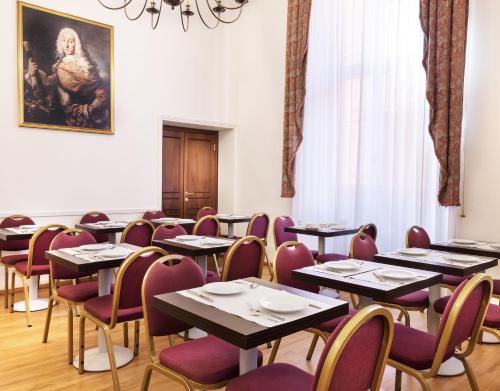 Banquet hall, Hotel Palace in Bologna Banquet hall, Hotel Palace in Bologna