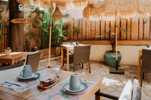 Food and beverages, Hotel Le Petit Castel in Saramartel Food and beverages, Hotel Le Petit Castel in Saramartel