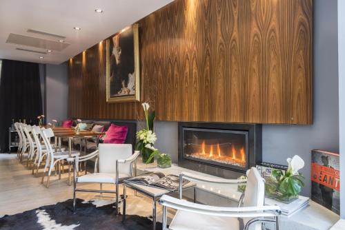 Shared lounge/TV area