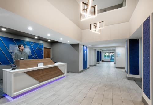 Holiday Inn Express Hotel and Suites Dallas Park Central Northeast By IHG in Lake Highlands Holiday Inn Express Hotel and Suites Dallas Park Central Northeast By IHG in Lake Highlands