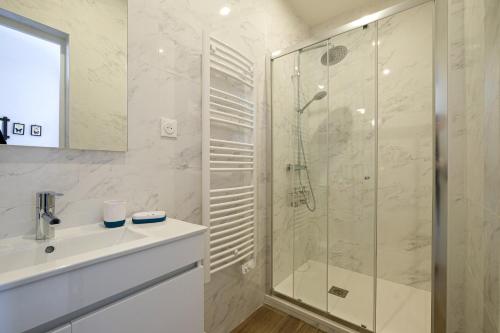 Bathroom, Villa Forestiere Appart Le Ginkgo in Quincy-Voisins Bathroom, Villa Forestiere Appart Le Ginkgo in Quincy-Voisins
