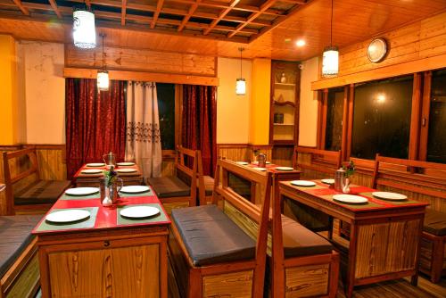Restoran, Rufina Blue Pine in Lachen Restoran, Rufina Blue Pine in Lachen