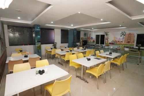 Restaurant, Hotel Marigold Atnest in Hyderabad Restaurant, Hotel Marigold Atnest in Hyderabad
