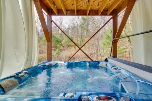 Broadway Cabin with Hot Tub Hike and Ski in New Market (VA) Broadway Cabin with Hot Tub Hike and Ski in New Market (VA)