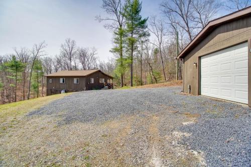 Broadway Cabin with Hot Tub Hike and Ski in New Market (VA) Broadway Cabin with Hot Tub Hike and Ski in New Market (VA)