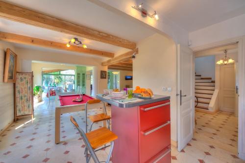 Kitchen, Maison Marine - Happy Rentals in Les Groules Kitchen, Maison Marine - Happy Rentals in Les Groules