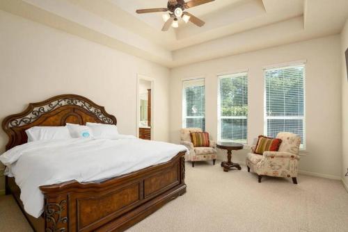 Bedroom with 3.5-Bathroom near Golf Course! in Cypress Bedroom with 3.5-Bathroom near Golf Course! in Cypress