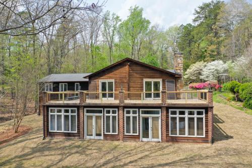 Spacious Waterfront Hyco Lake Retreat with Dock! in Roxboro (NC) Spacious Waterfront Hyco Lake Retreat with Dock! in Roxboro (NC)