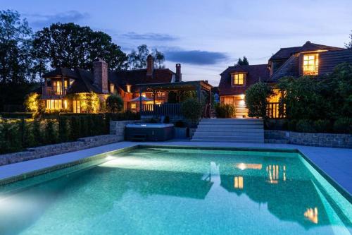 Luxury home with swimming pool - Lickfold Manor in Lodsworth Luxury home with swimming pool - Lickfold Manor in Lodsworth