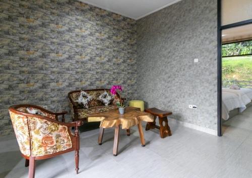 Vila Keluarga Syariah Mawar 82, Dago Resort 4BR dengan Privat Pool BBQ dan Rooftop in Dago Atas Vila Keluarga Syariah Mawar 82, Dago Resort 4BR dengan Privat Pool BBQ dan Rooftop in Dago Atas
