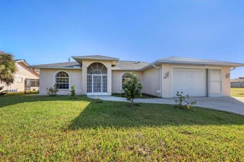 Exterior view, Vibrant & Peaceful Home near Mineral Springs in Warm Mineral Springs Exterior view, Vibrant & Peaceful Home near Mineral Springs in Warm Mineral Springs