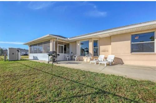 View, Vibrant & Peaceful Home near Mineral Springs in Warm Mineral Springs View, Vibrant & Peaceful Home near Mineral Springs in Warm Mineral Springs