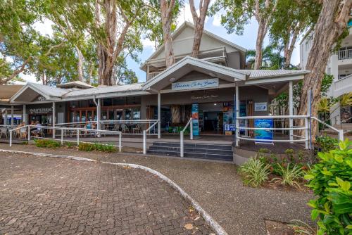 Entrance, Paradise on the Beach Resort in Cairns Entrance, Paradise on the Beach Resort in Cairns